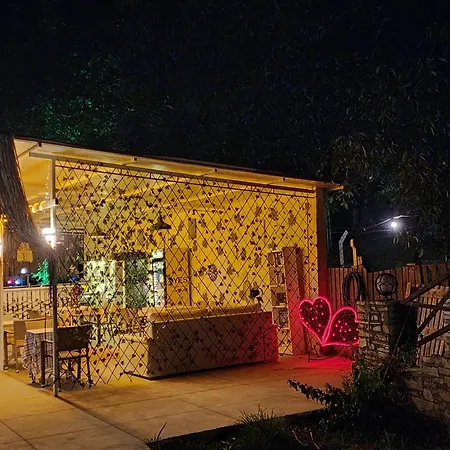 Erdem Ciftligi/ Ephesus Arena Apartman *